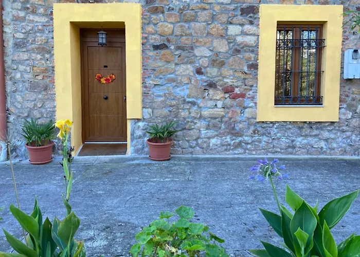 Apartment Marta Loft Diafano Con Jardin Y Aparcamiento En Historica Renedo de Pielagos